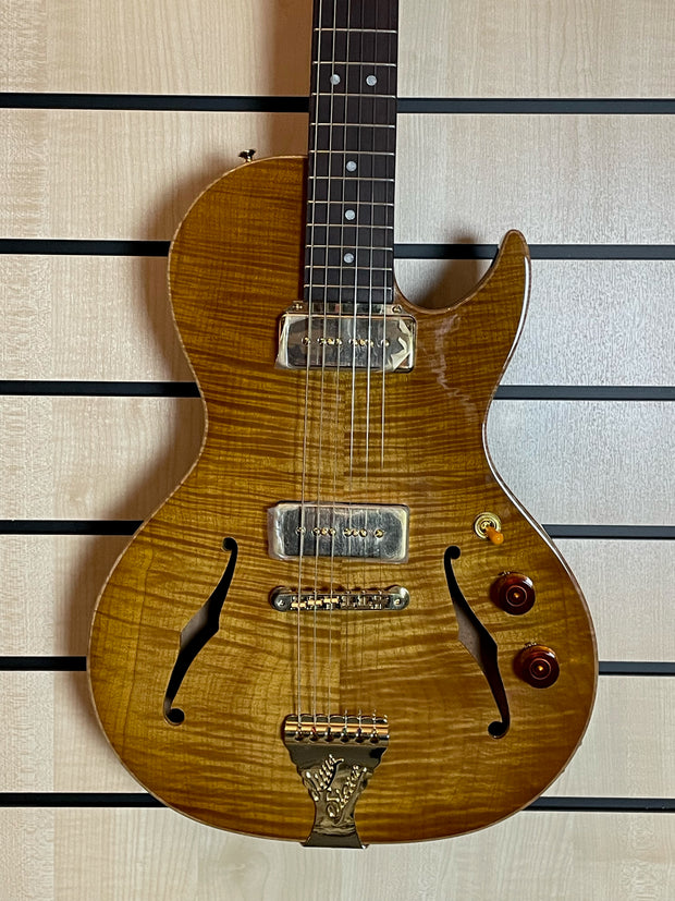 B&G Little Sister Crossroads Cut P90 5A Flamed Maple Honey Burst E-Gitarre