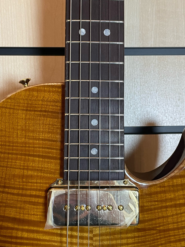 B&G Little Sister Crossroads Cut P90 5A Flamed Maple Honey Burst E-Gitarre