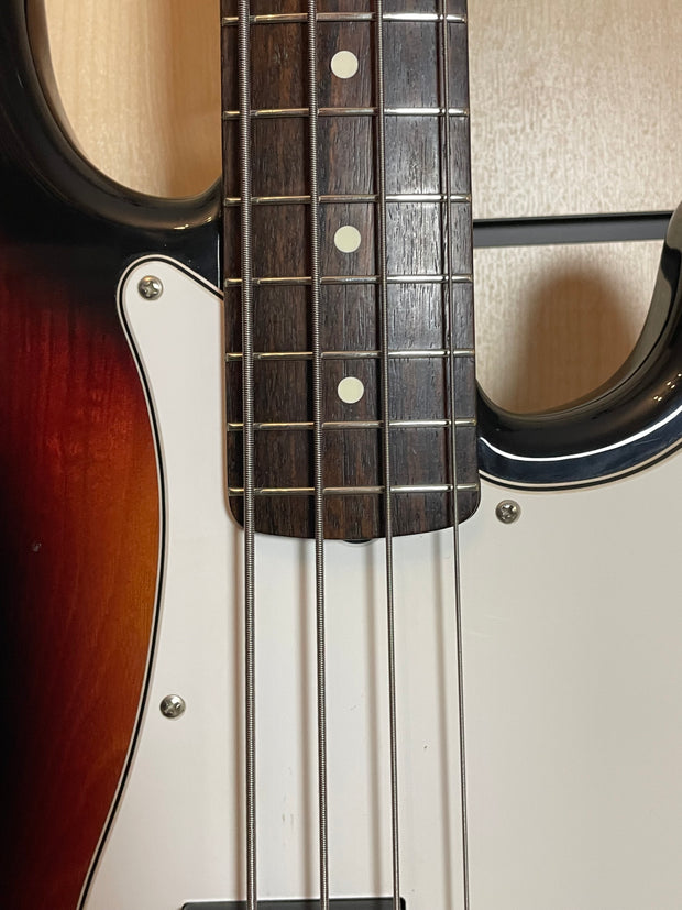 Squier 1983/1984 MIJ SQ Precision 3TS E-Bass