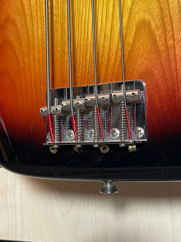 Squier 1983/1984 MIJ SQ Precision 3TS E-Bass