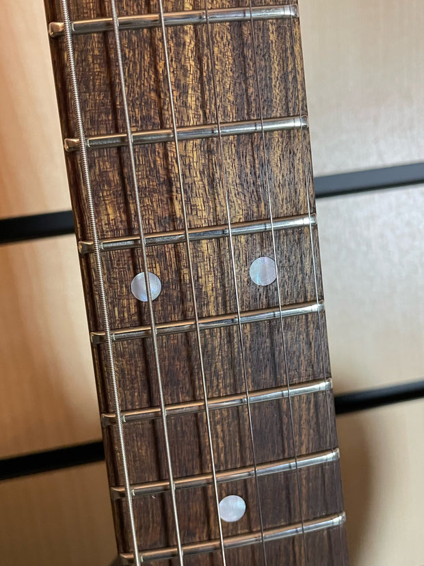 G&L Legacy SSS CR EMB E-Gitarre
