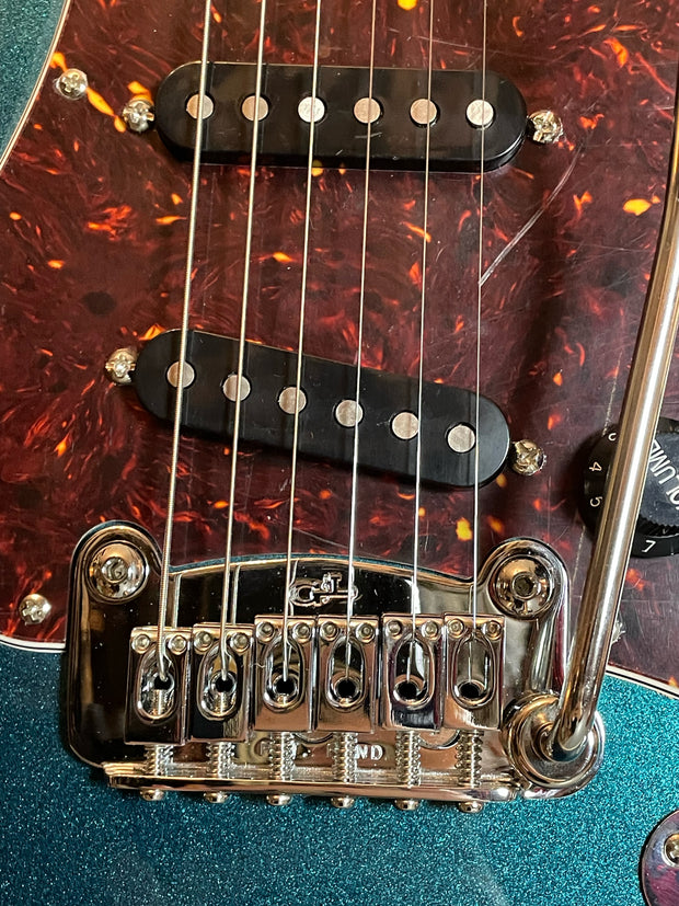 G&L Legacy SSS CR EMB E-Gitarre