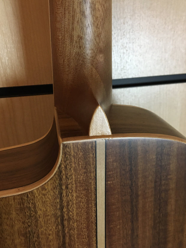 Tanglewood TUJ-2 CE Exotic Java Series Pickup Concert Ukulele